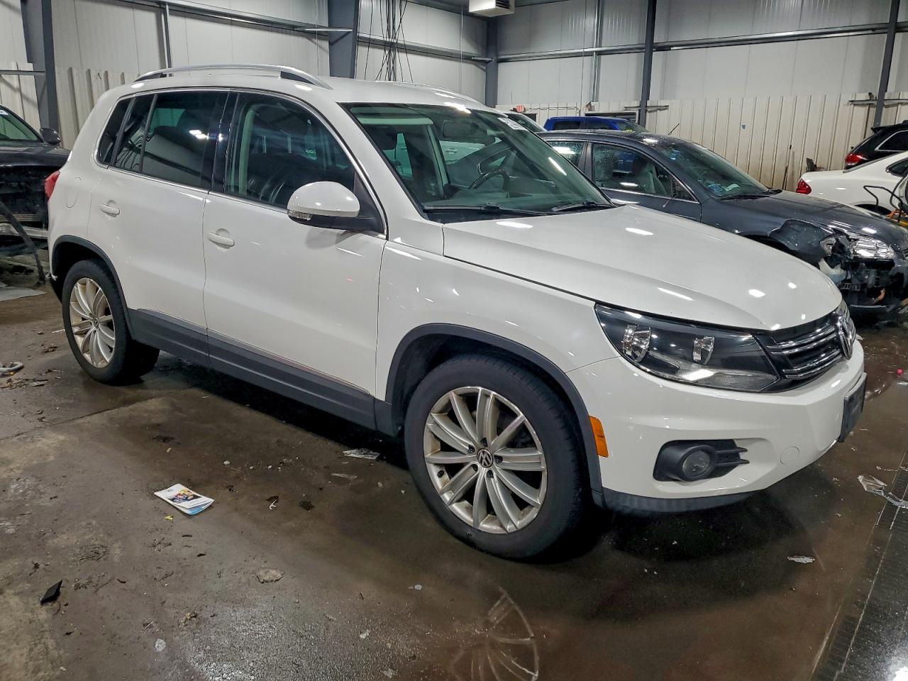 Volkswagen Tiguan S Image 2