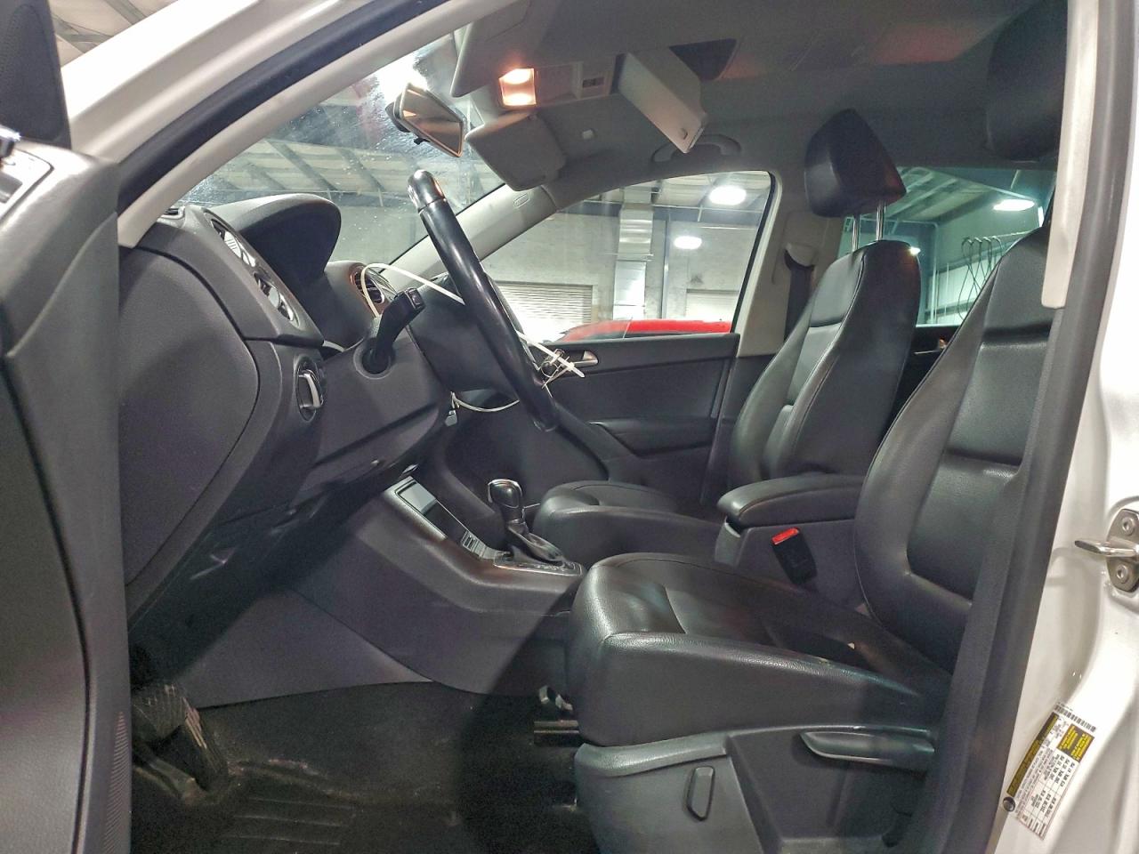 Volkswagen Tiguan S Image 6