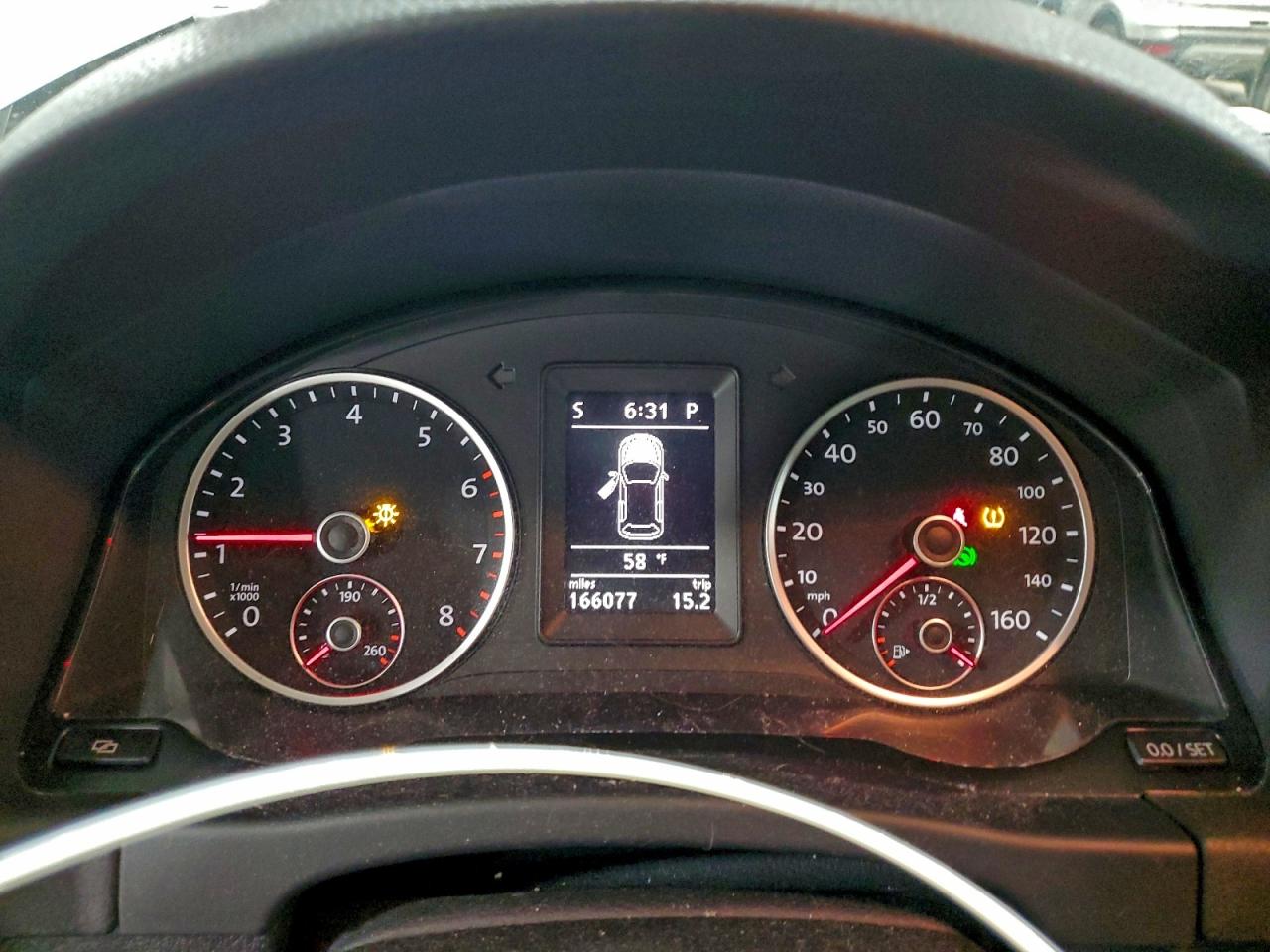 Volkswagen Tiguan S Image 3