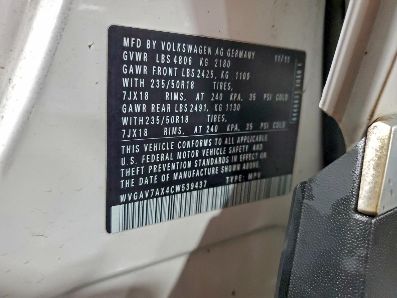 Volkswagen Tiguan S Image 10