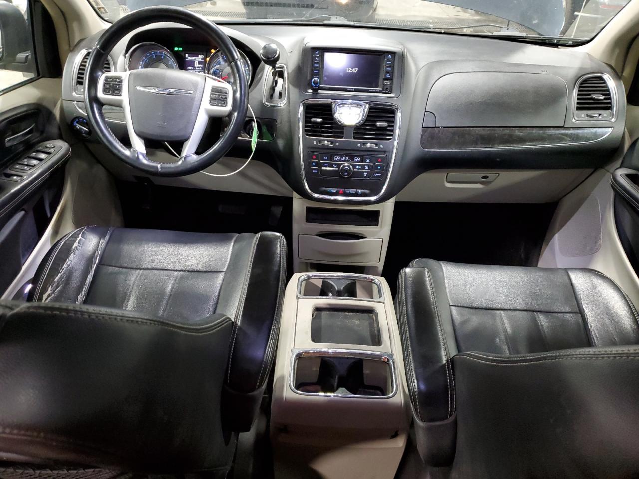 Chrysler Minivan Touring Image 13
