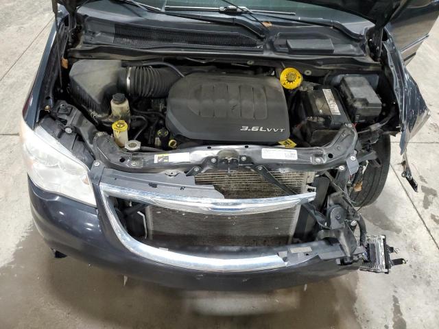 Chrysler Minivan Touring Image 9