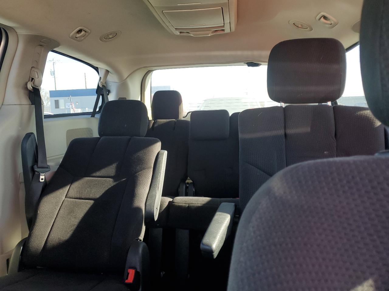 Chrysler Minivan Touring Image 12