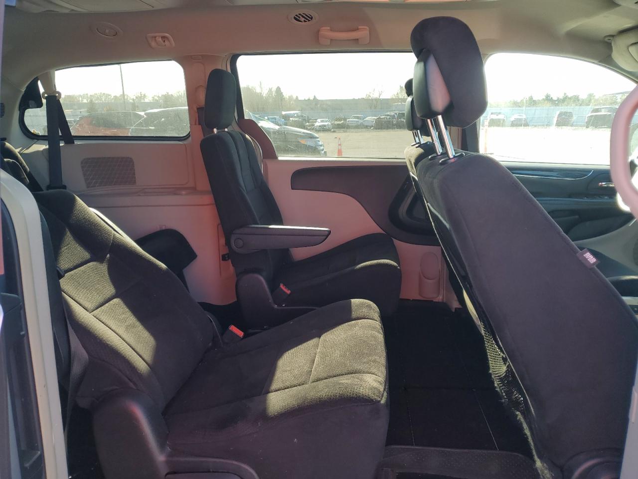 Chrysler Minivan Touring Image 11