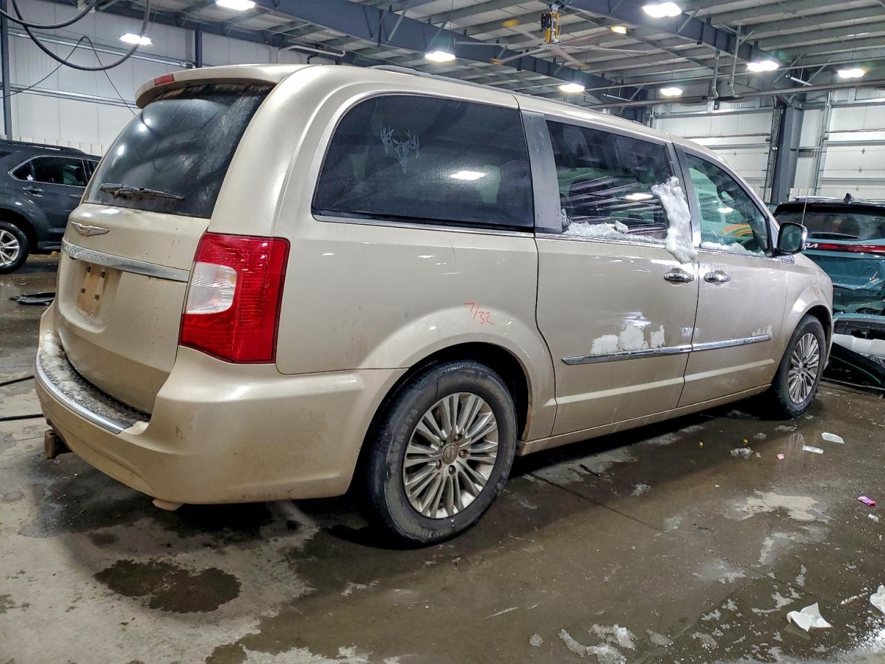 Chrysler Minivan Touring L Image 3