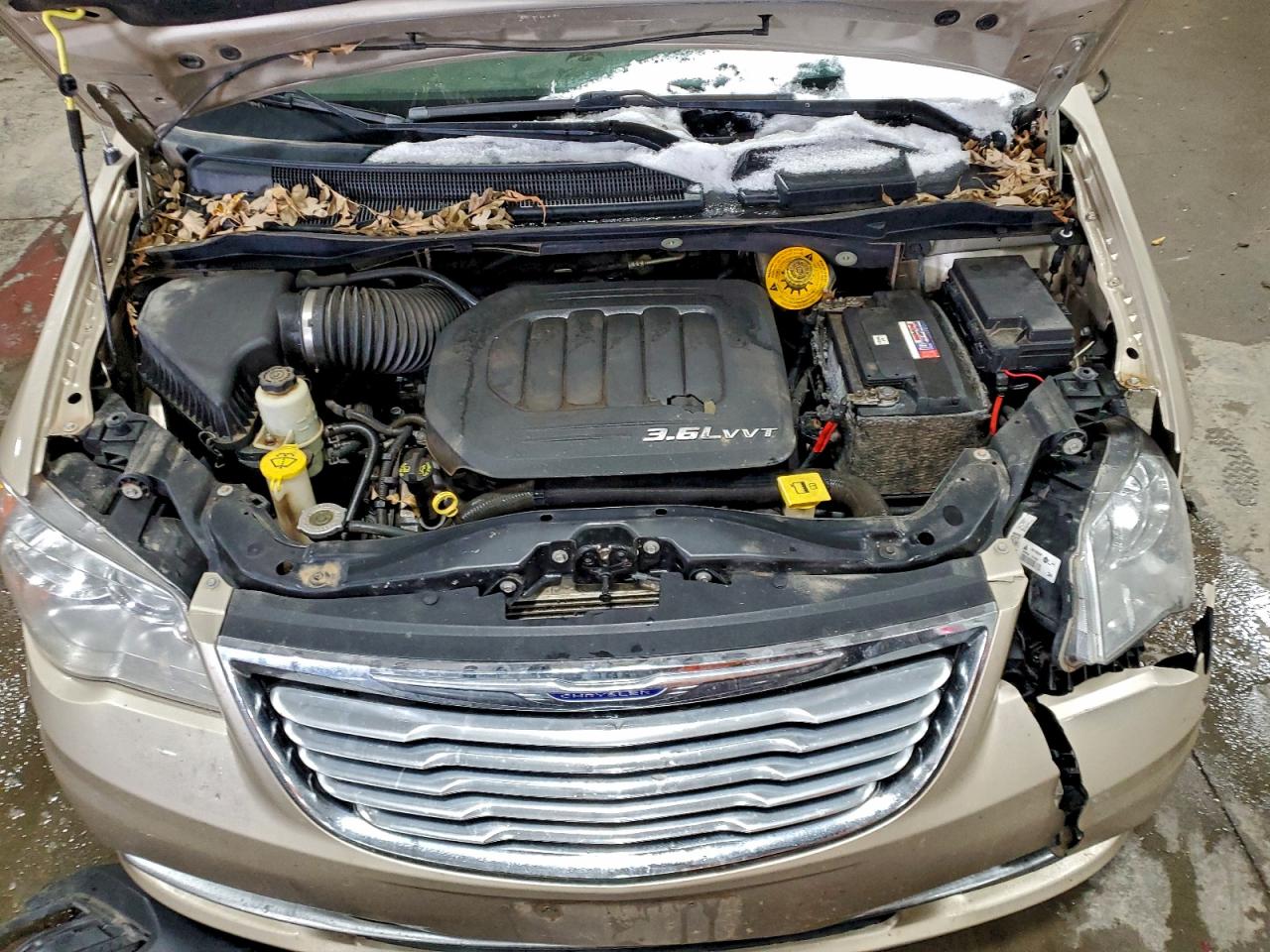 Chrysler Minivan Touring L Image 12