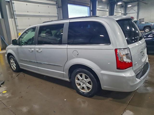 Chrysler Minivan Touring Image 12