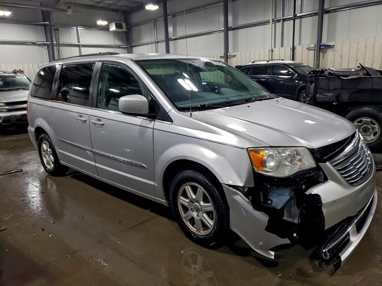 Chrysler Minivan Touring Image 5