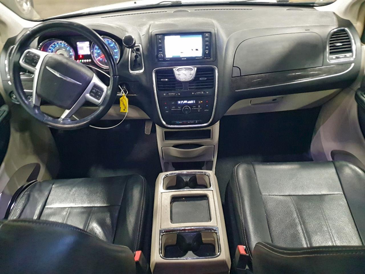 Chrysler Minivan Touring Image 7