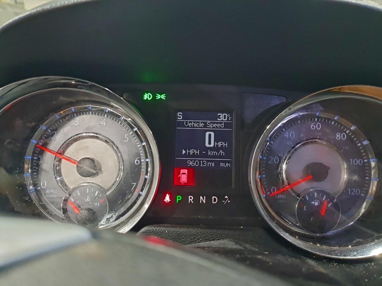 Chrysler Minivan Touring Image 11