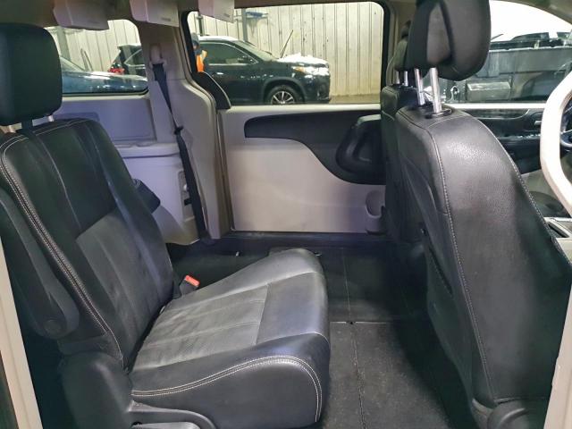 Chrysler Minivan Touring Image 4