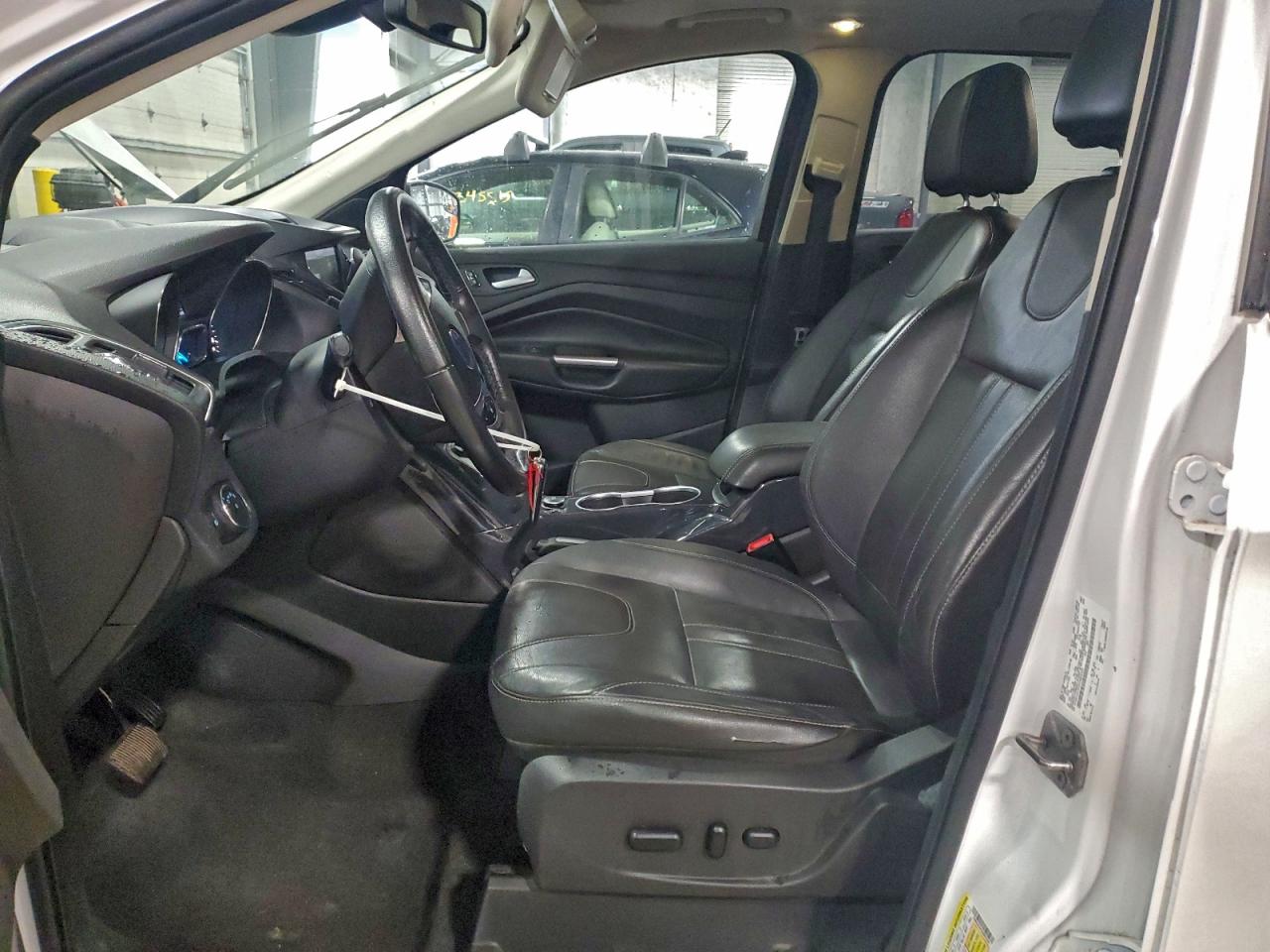 Ford Escape Titanium Image 9