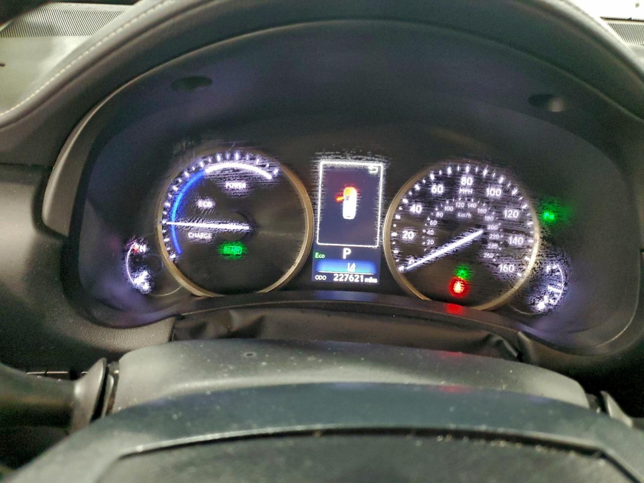 Lexus NX 300h Image 8