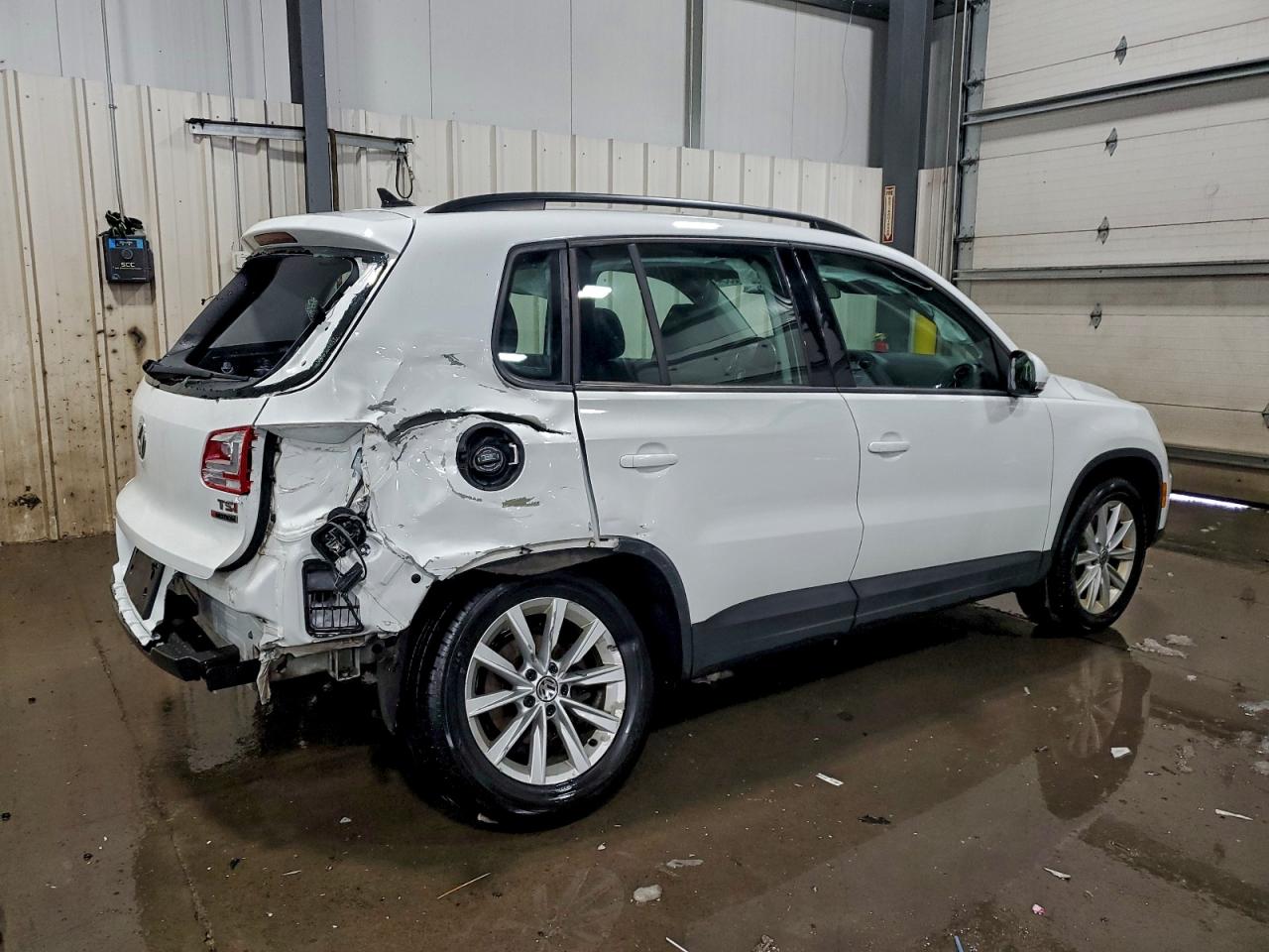 Volkswagen Tiguan S Image 4