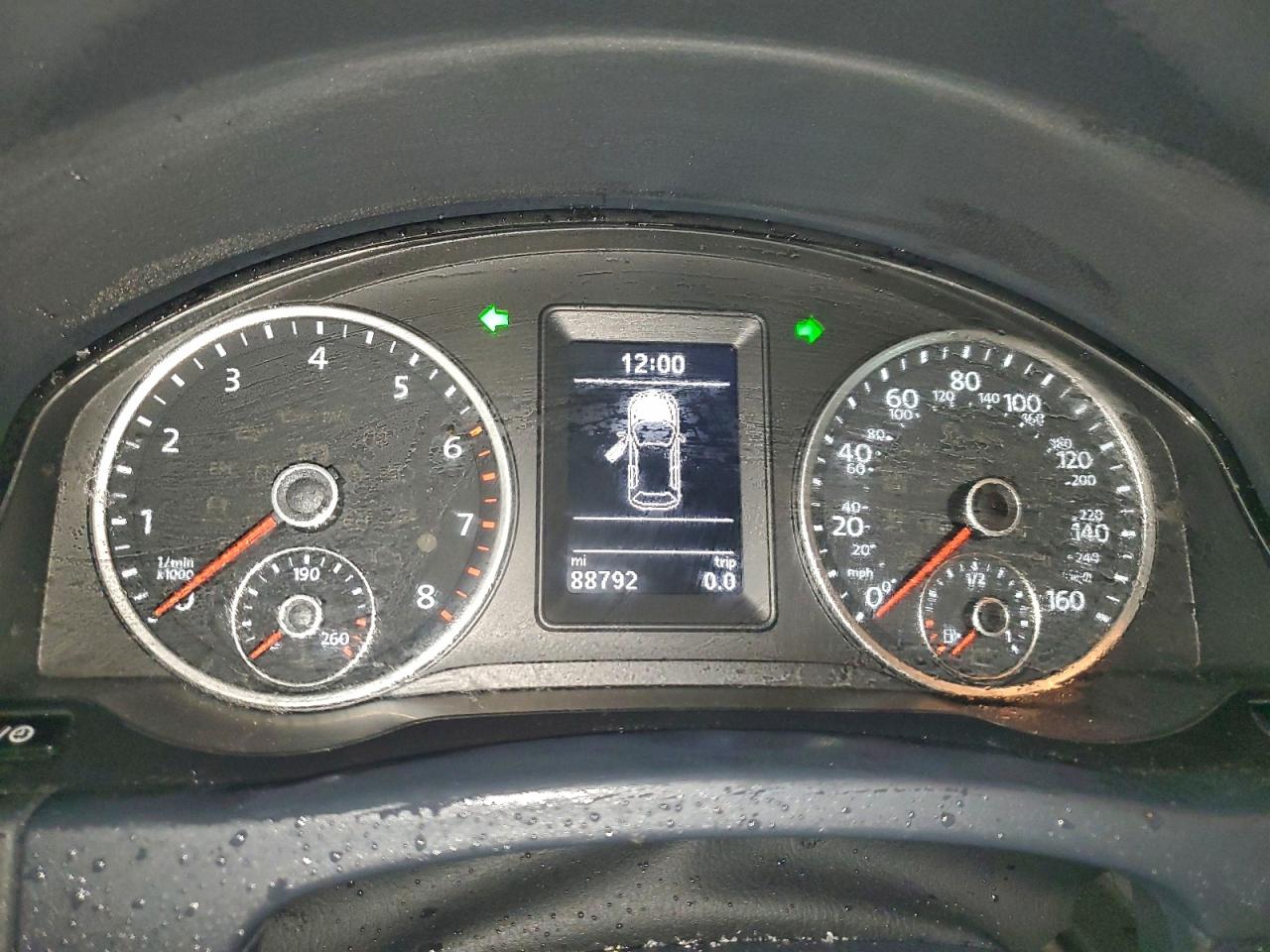 Volkswagen Tiguan S Image 8