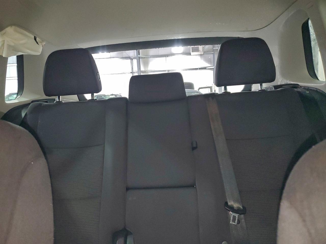 Volkswagen Tiguan S Image 2