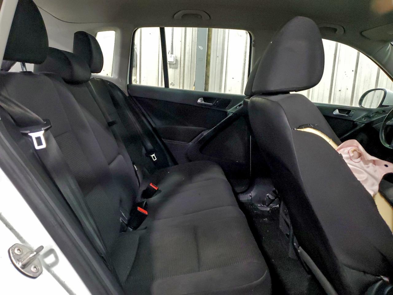 Volkswagen Tiguan S Image 11