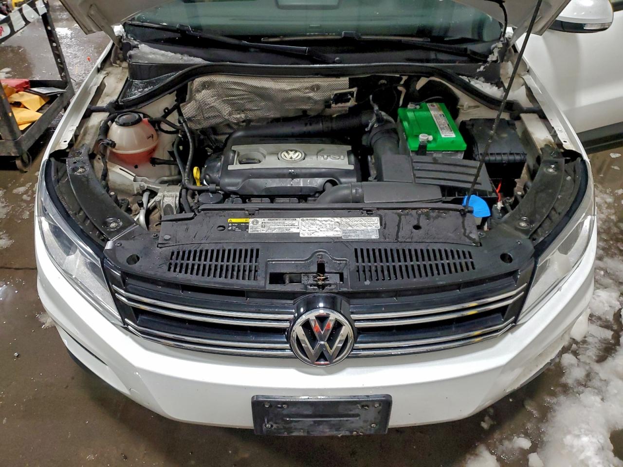 Volkswagen Tiguan S Image 10