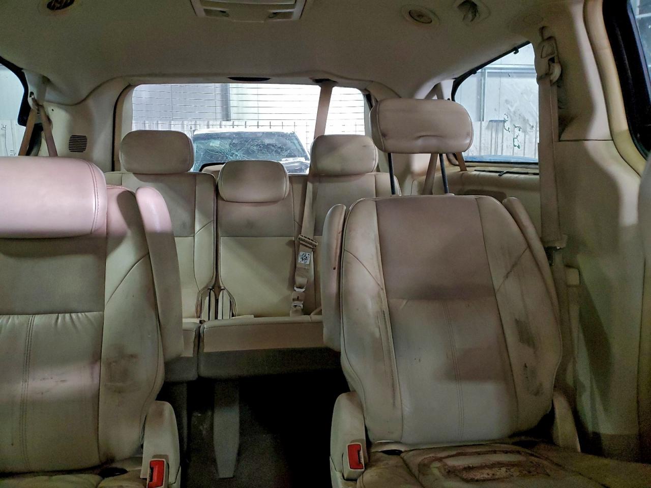 Chrysler Minivan Limited Image 12