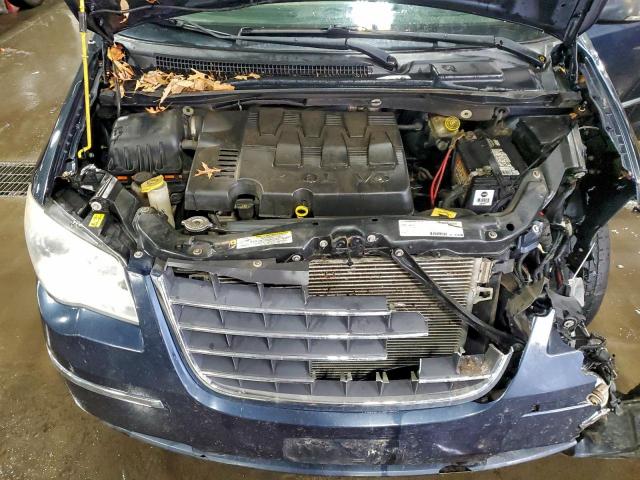 Chrysler Minivan Limited Image 11