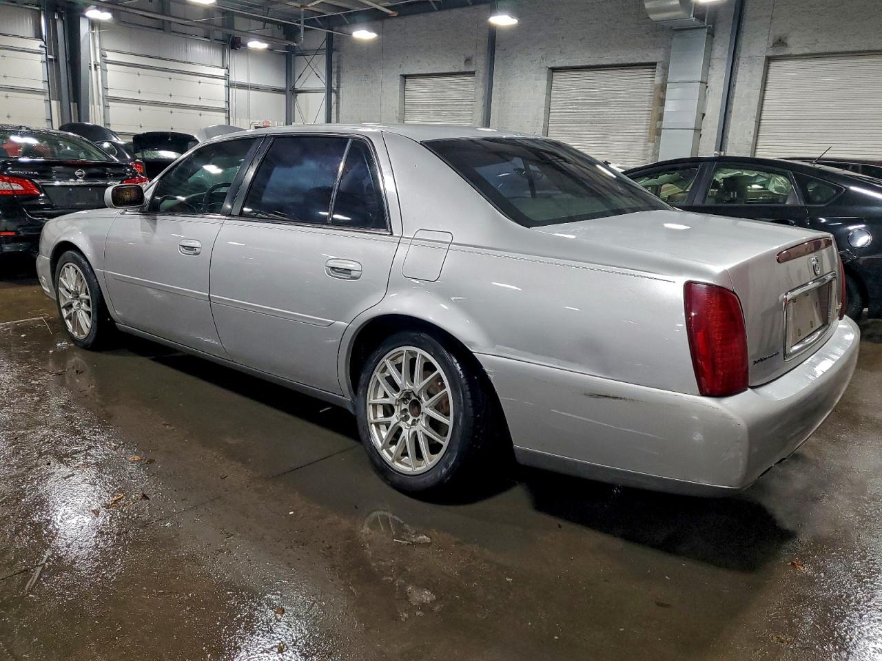 Cadillac DeVille Image 12