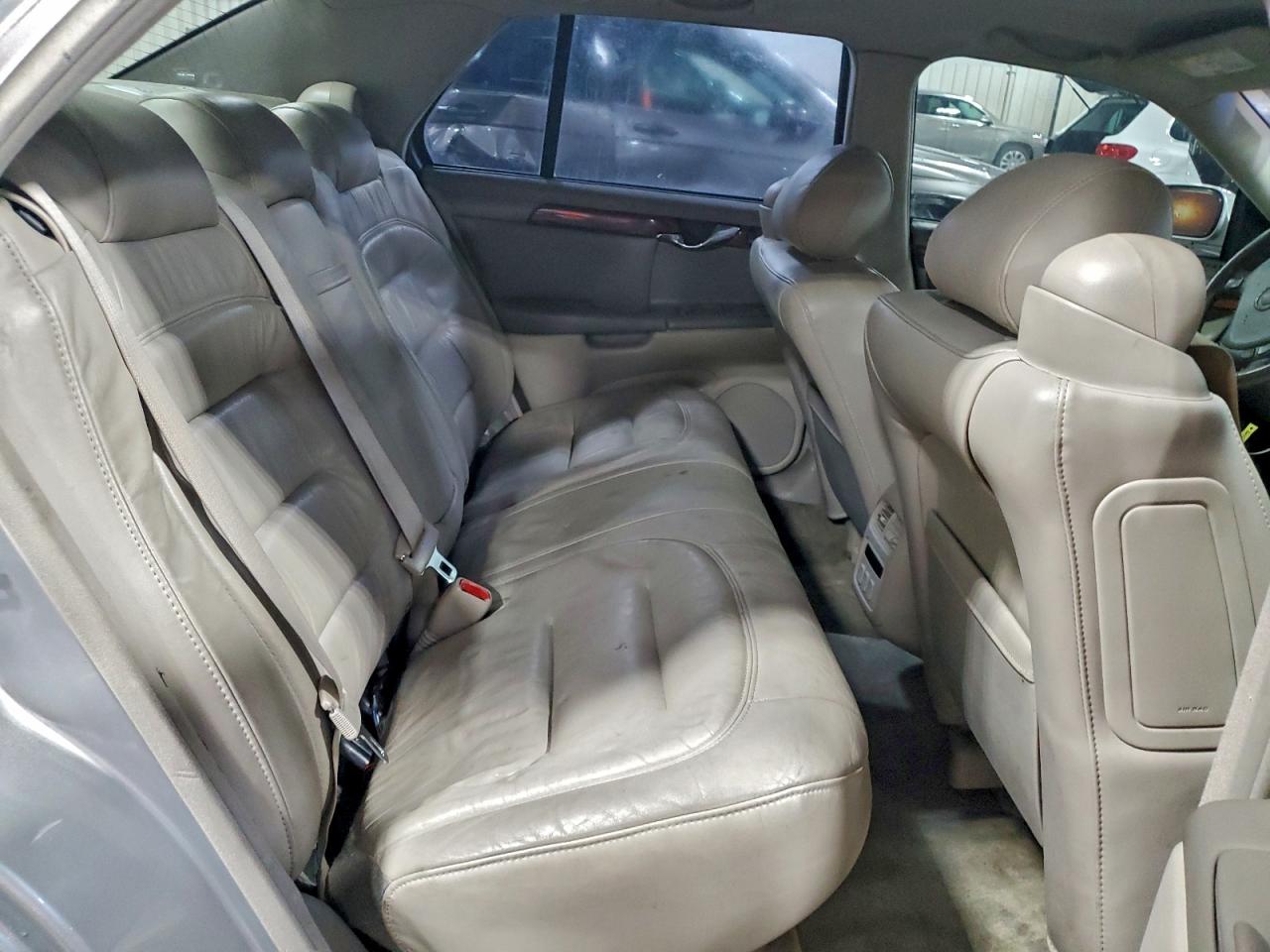 Cadillac DeVille Image 8