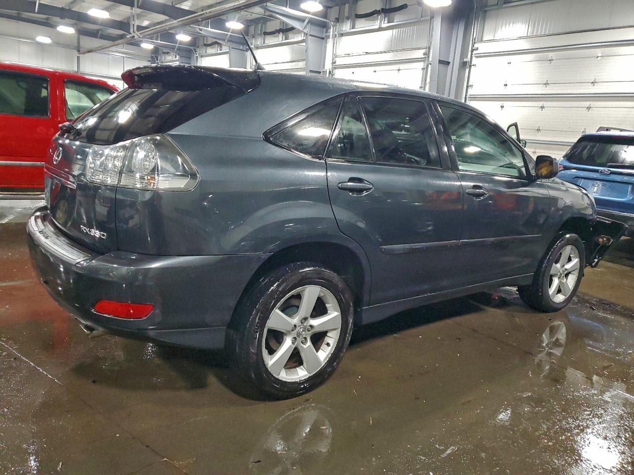 Lexus RX 330 Image 2