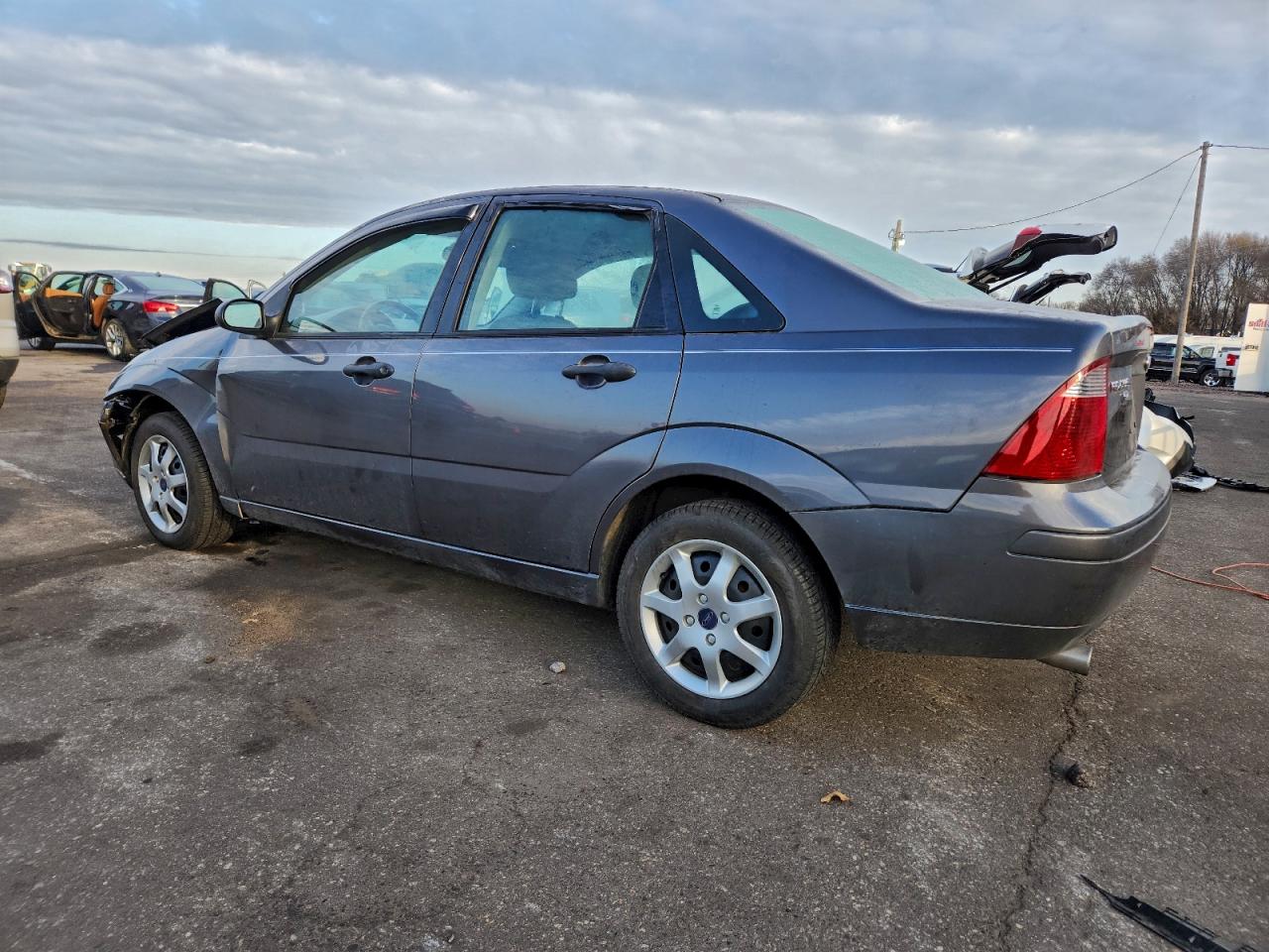 Ford Focus Zx4 Image 2