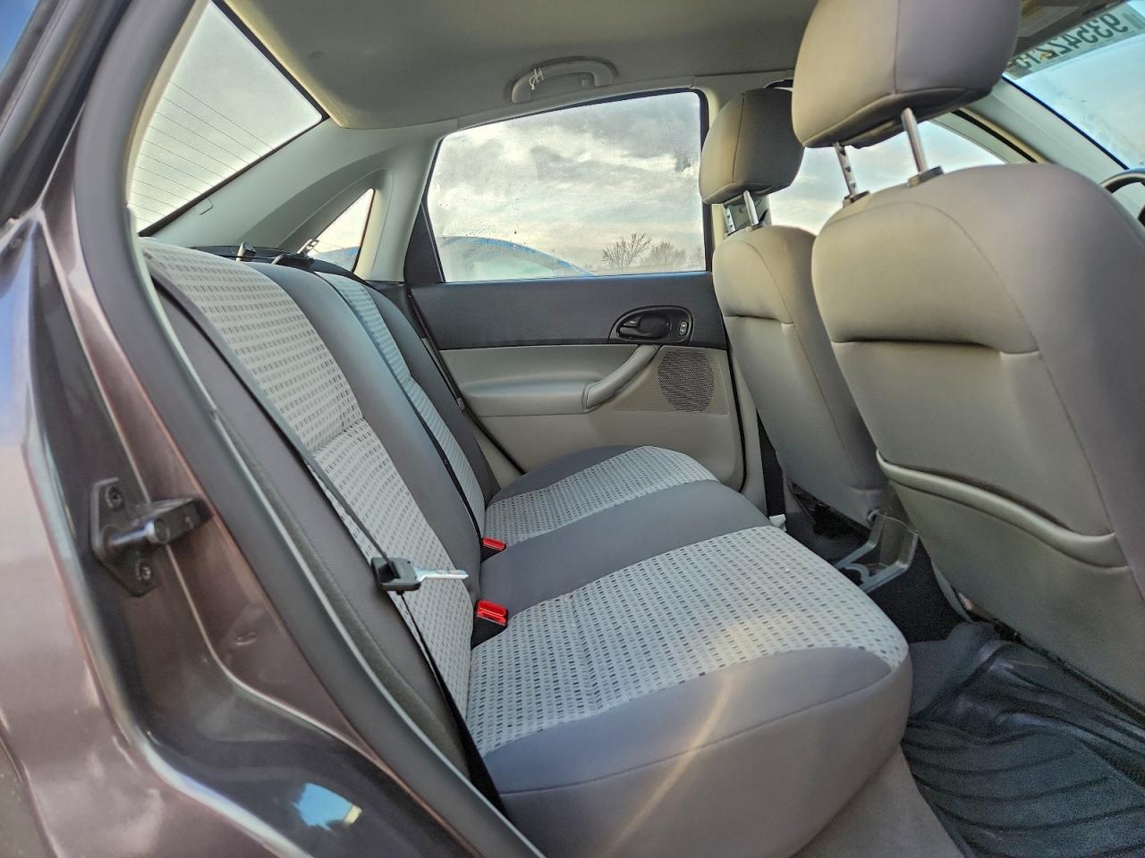 Ford Focus Zx4 Image 11