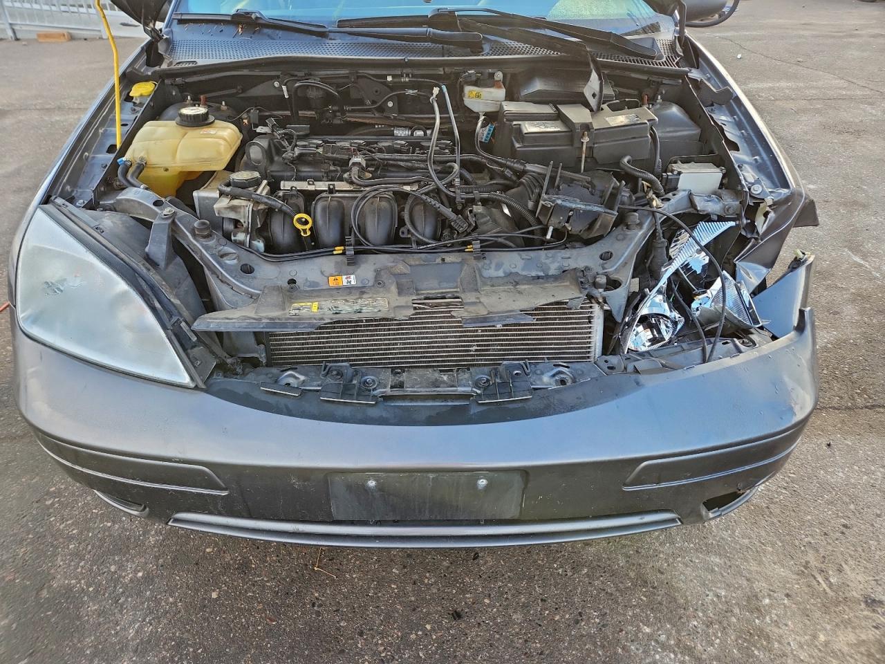 Ford Focus Zx4 Image 8