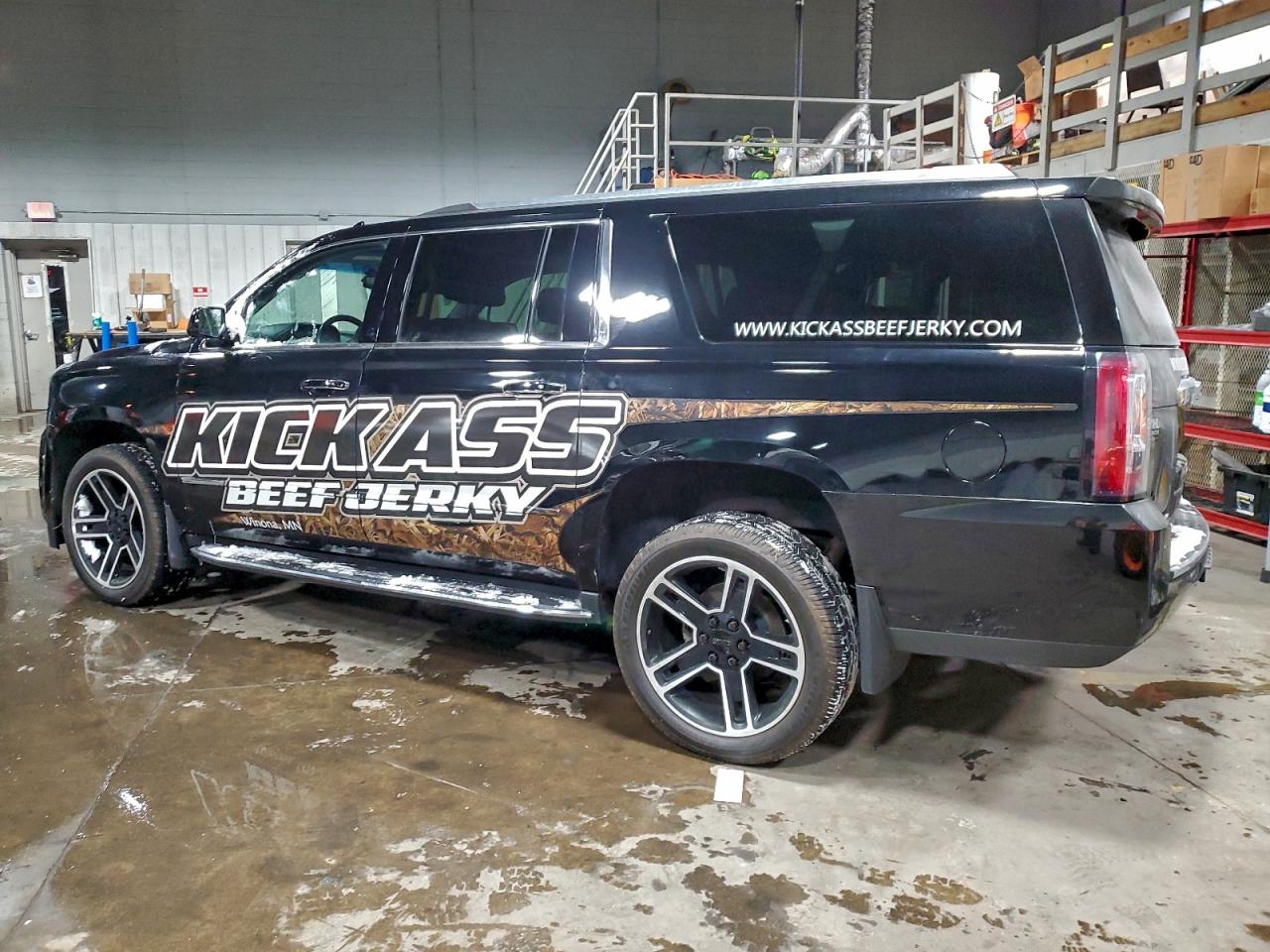 GMC Yukon Denali Image 10