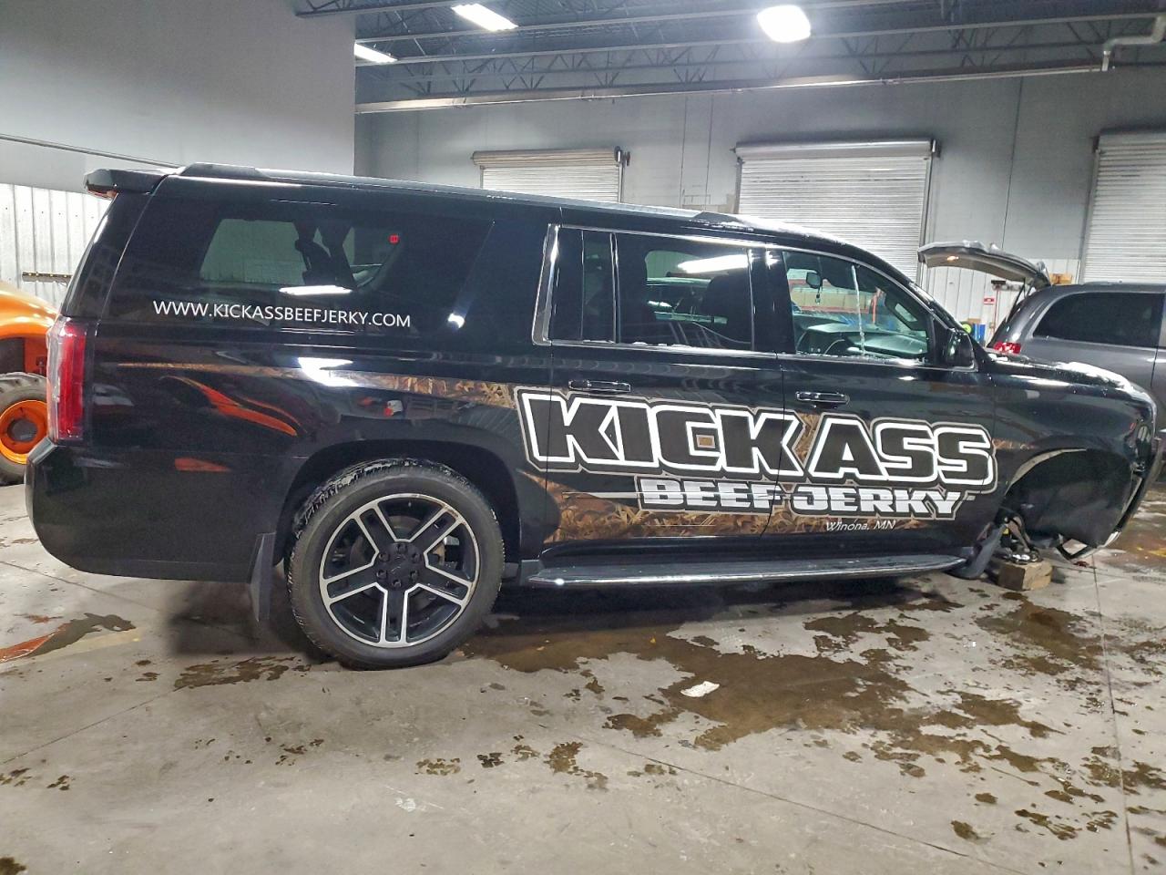 GMC Yukon Denali Image 12