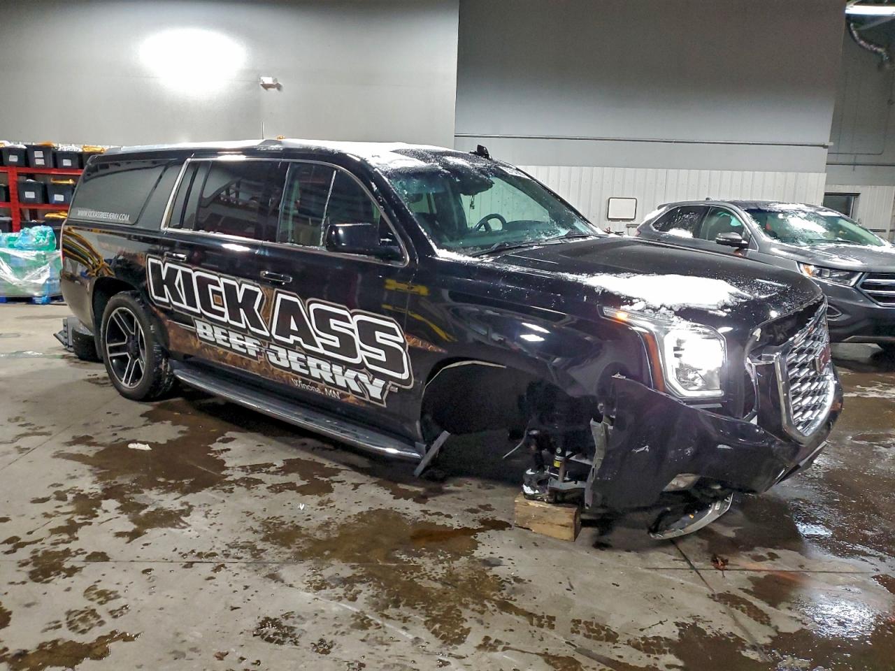 GMC Yukon Denali Image 13