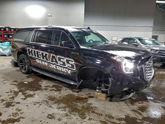 GMC Yukon Denali Image 13