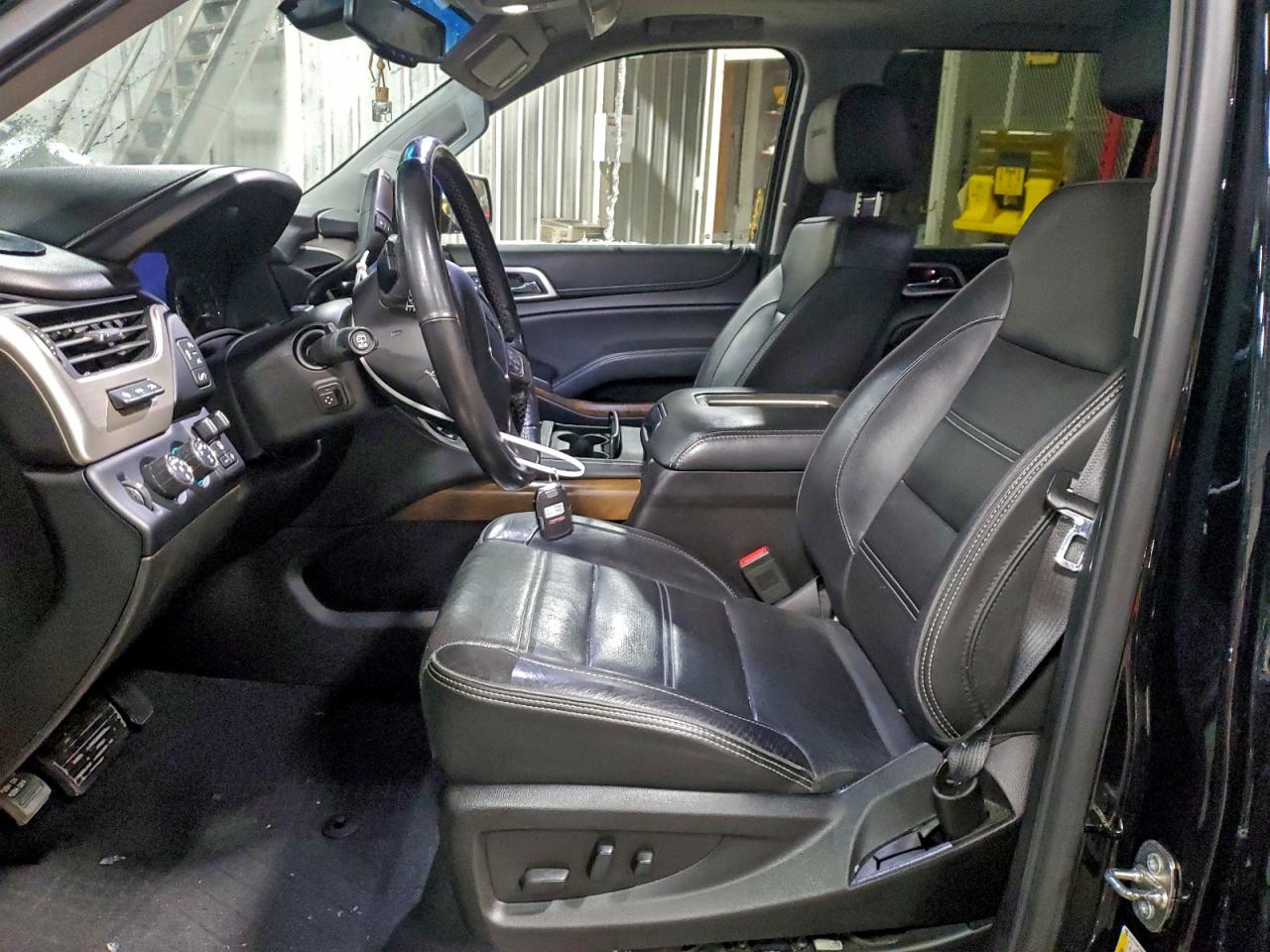 GMC Yukon Denali Image 11