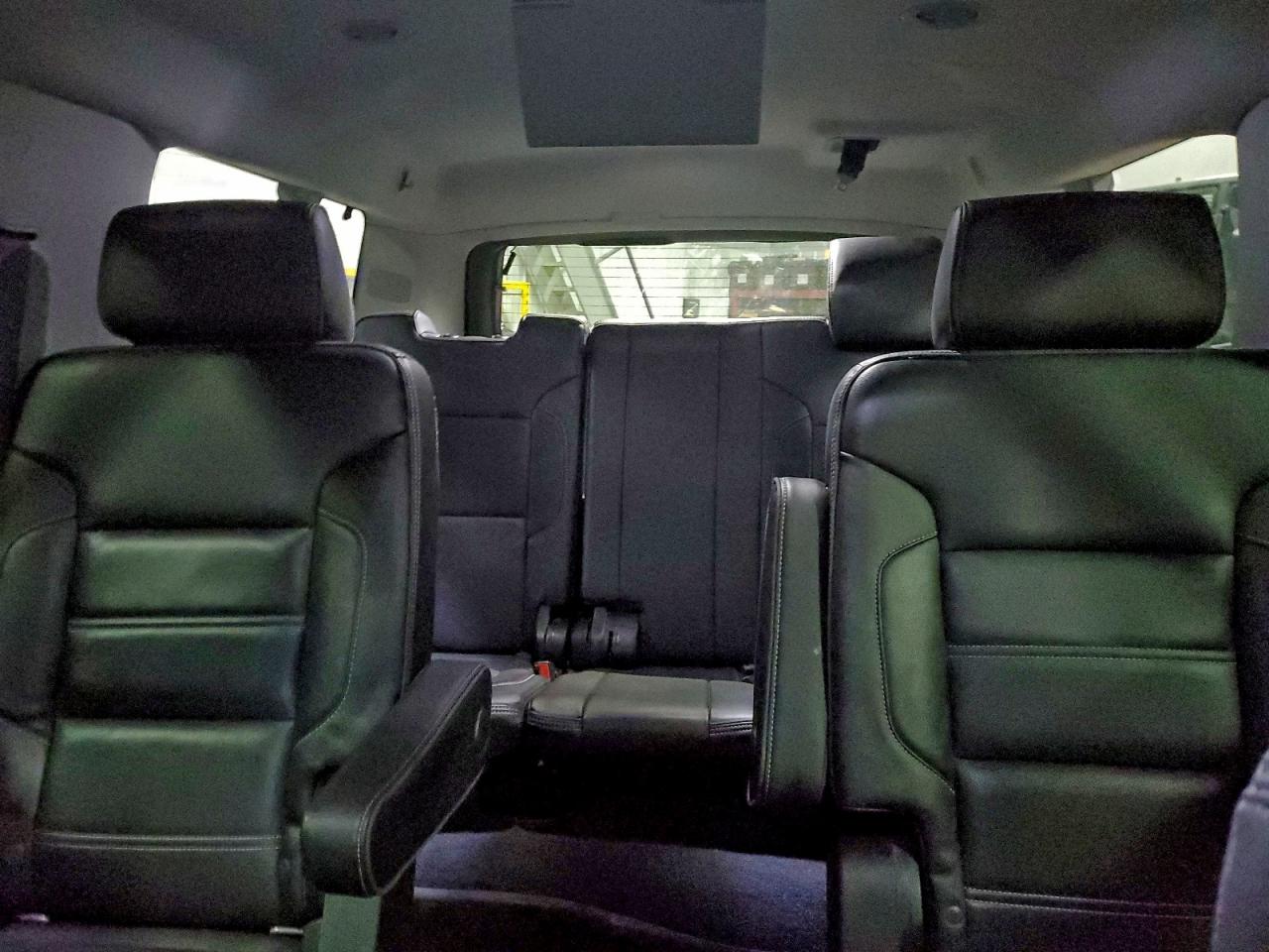 GMC Yukon Denali Image 2