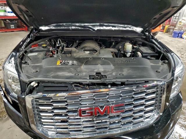 GMC Yukon Denali Image 5