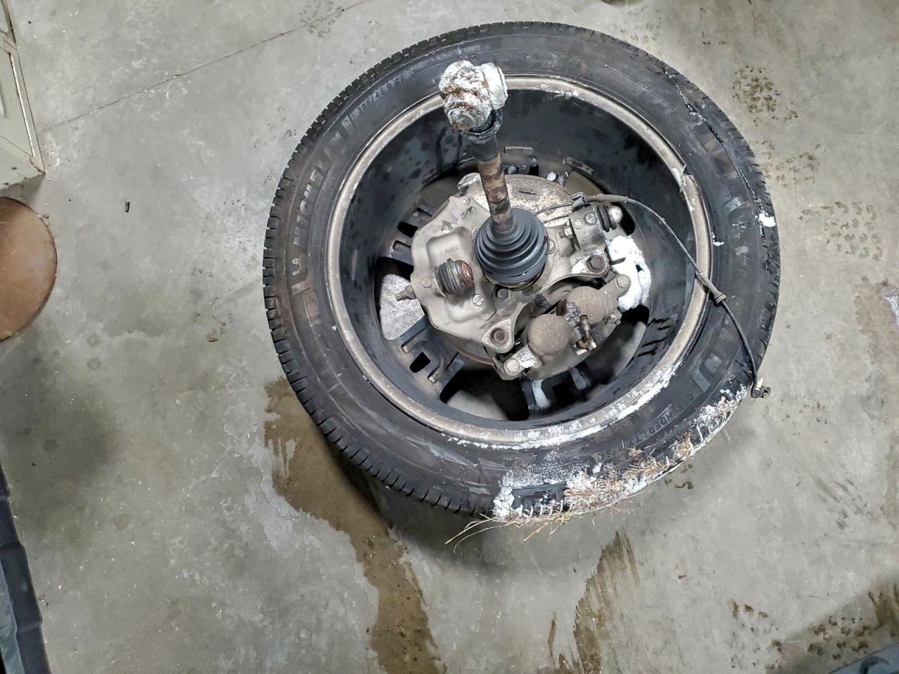 GMC Yukon Denali Image 3