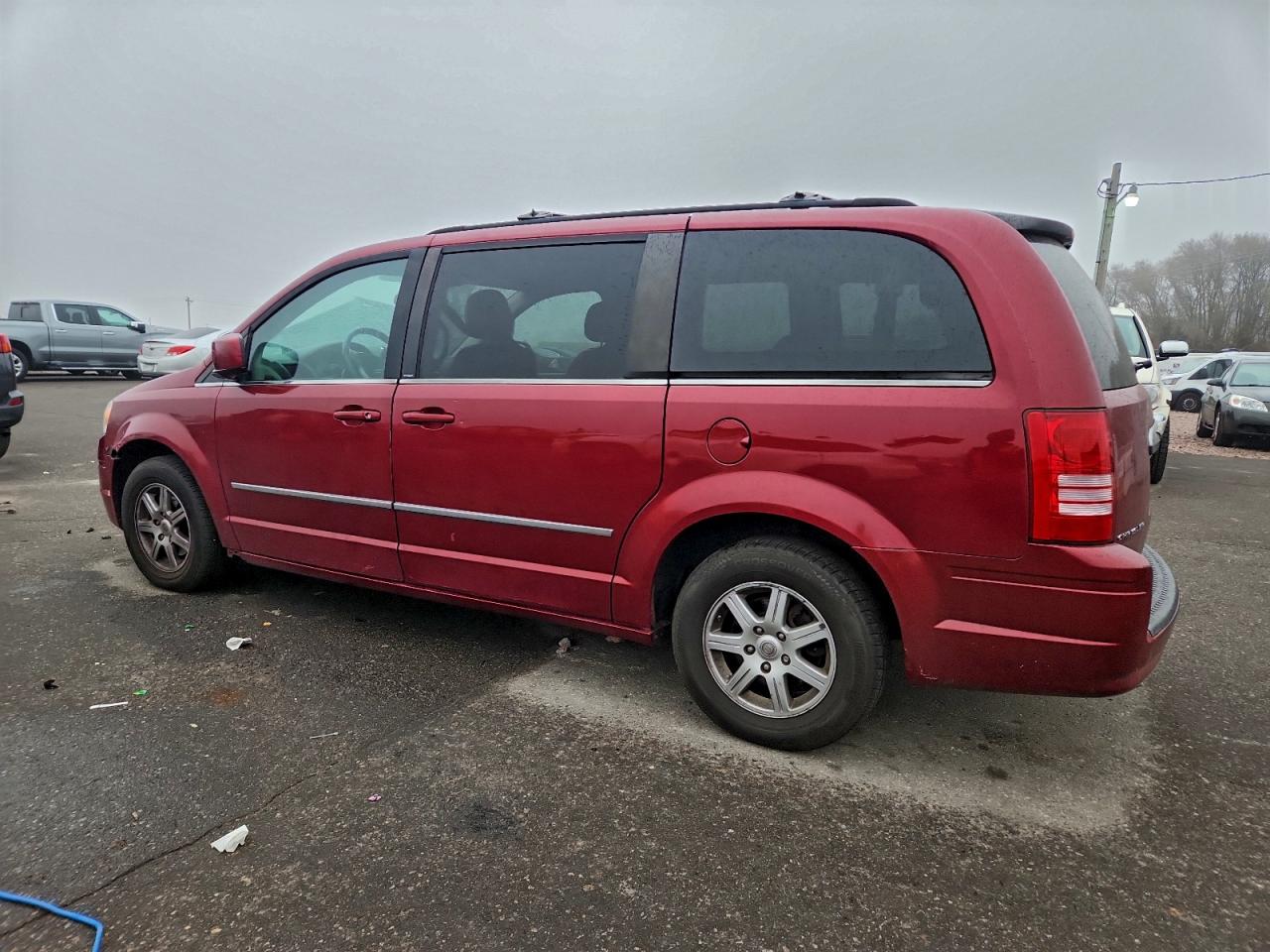 Chrysler Minivan Touring Plus Image 4