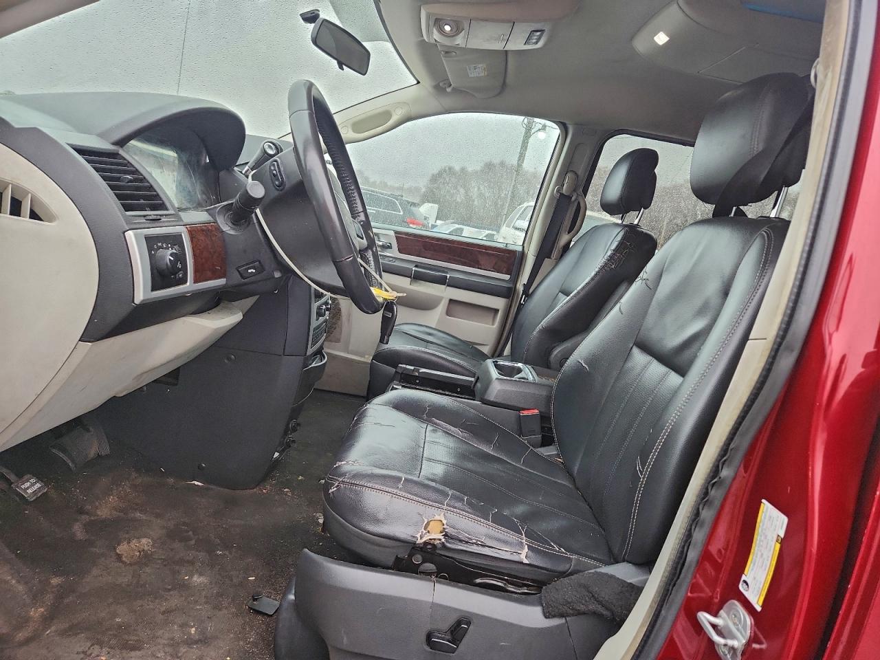 Chrysler Minivan Touring Plus Image 3