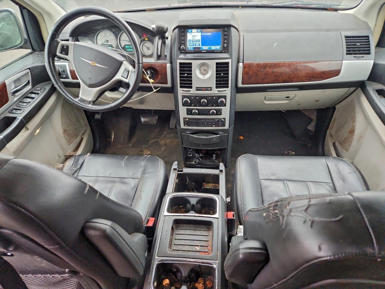 Chrysler Minivan Touring Plus Image 13