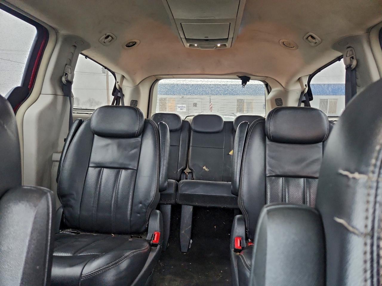 Chrysler Minivan Touring Plus Image 10