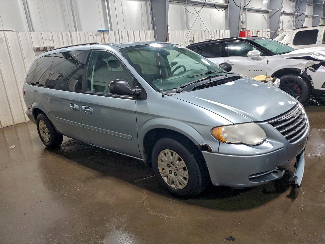 Chrysler Minivan Lx Image 7