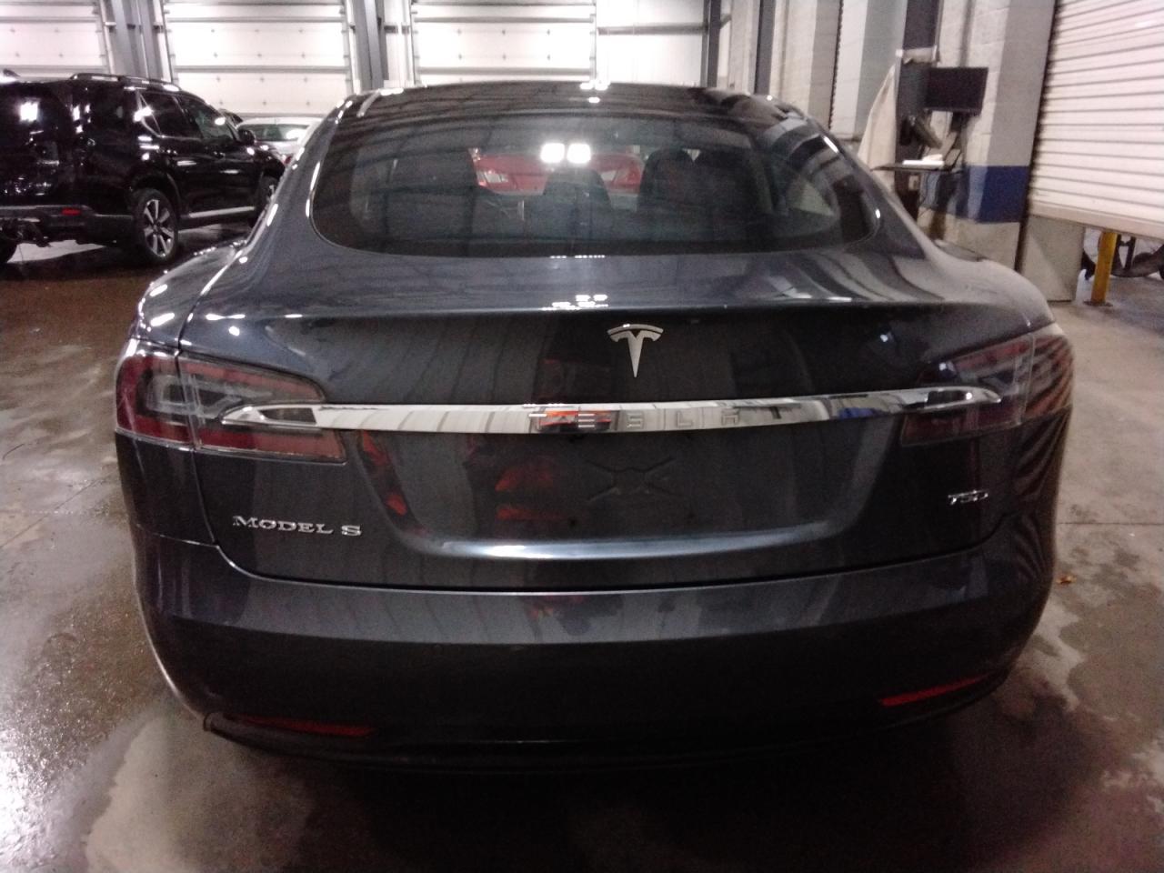 Tesla Model S Image 8