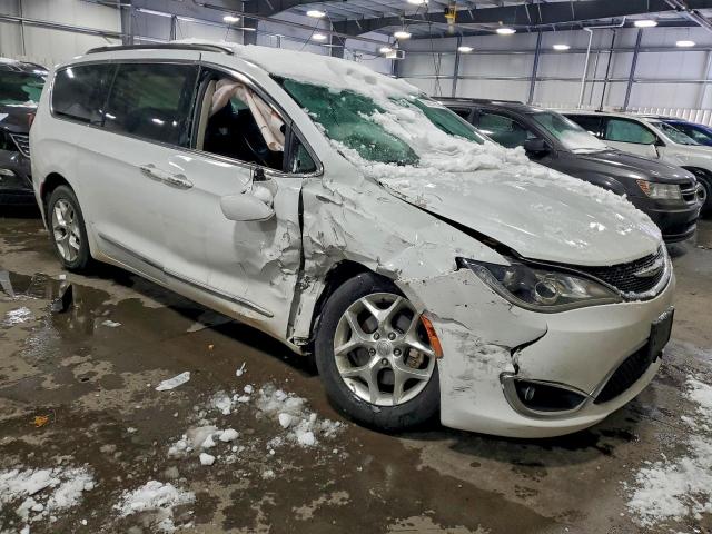 Chrysler Pacifica Touring L Image 2