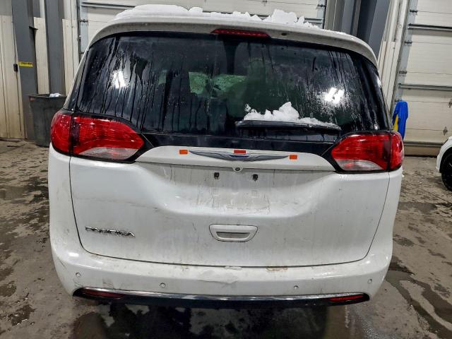 Chrysler Pacifica Touring L Image 4