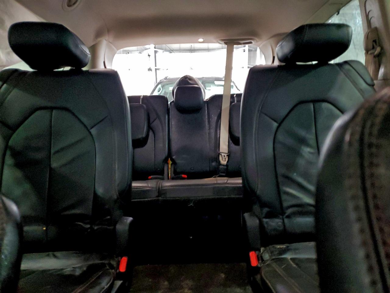 Chrysler Pacifica Touring L Image 8