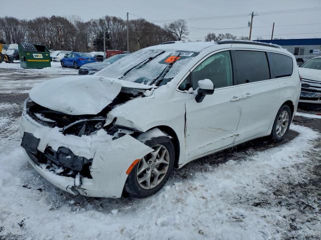  Salvage Chrysler Pacifica