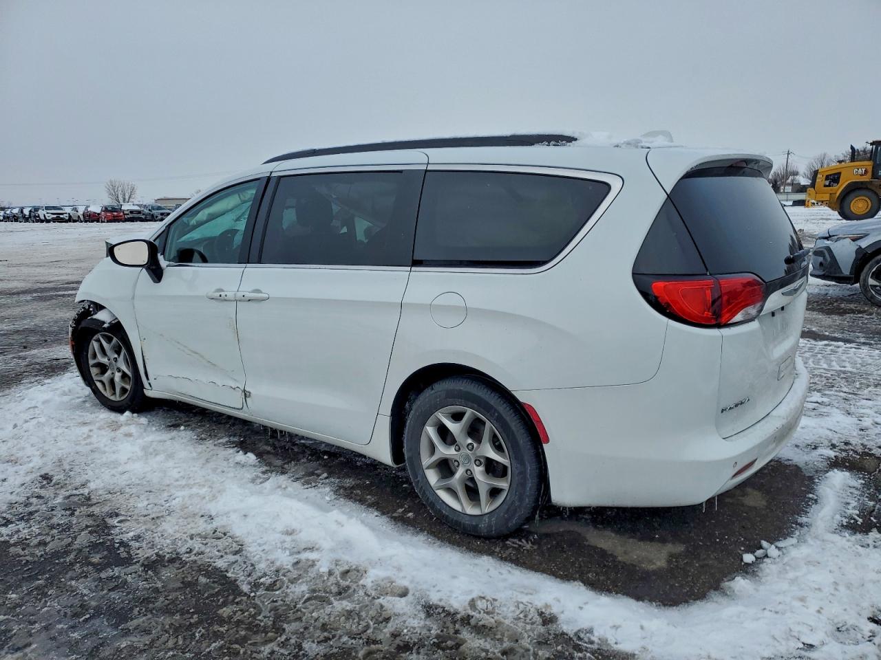 Chrysler Pacifica Touring Image 3