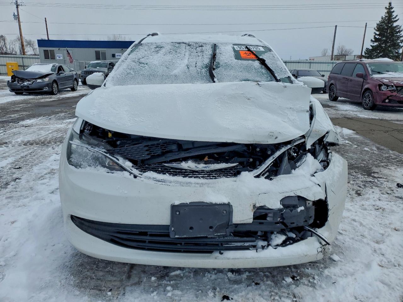 Chrysler Pacifica Touring Image 4